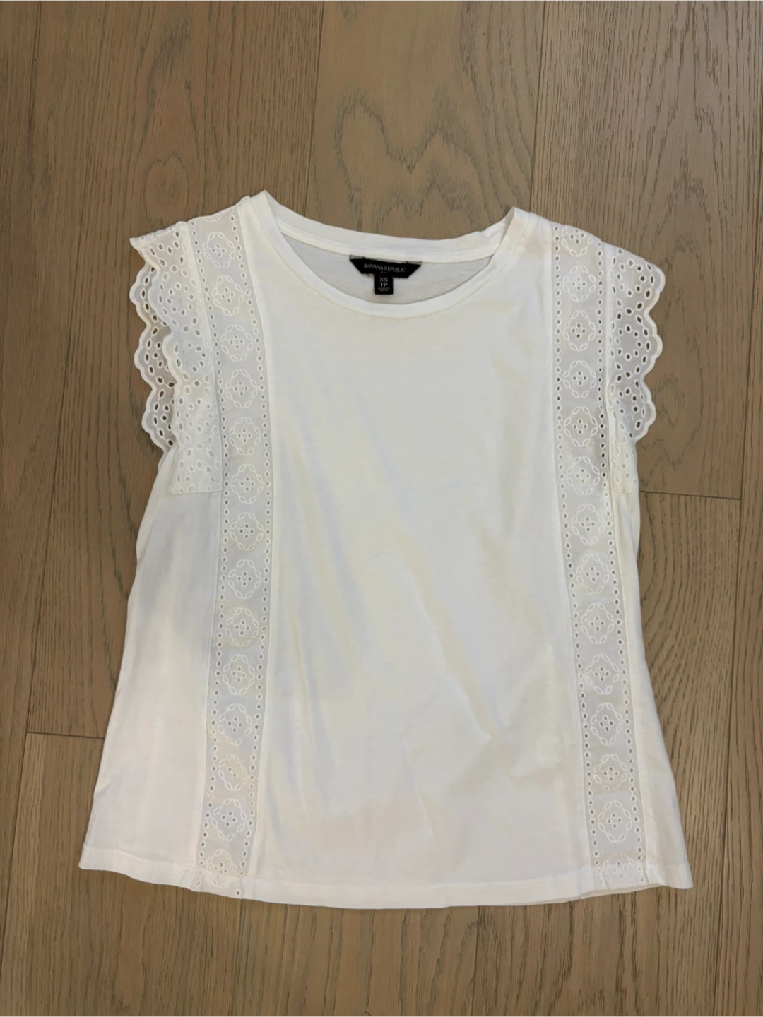 Banana Republic White Eyelet Trim Shirt - size XS