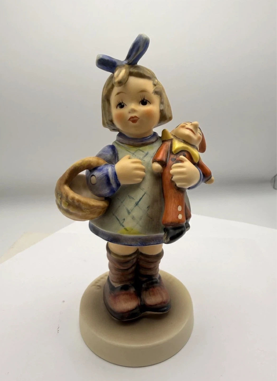 Goebel Hummel What Now? 422 w/Box