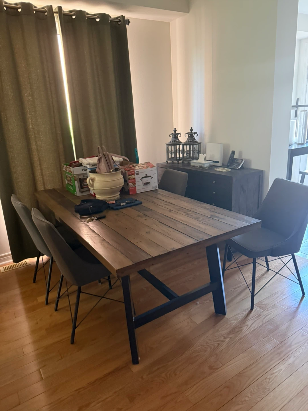 Dining Table and 4 chairs and 2 end chairs - photo 3