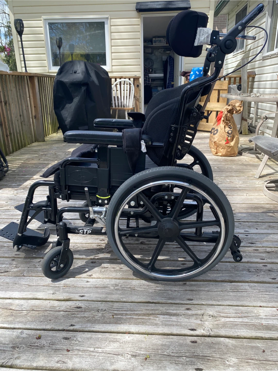 Wheel chair with head rest - photo 3