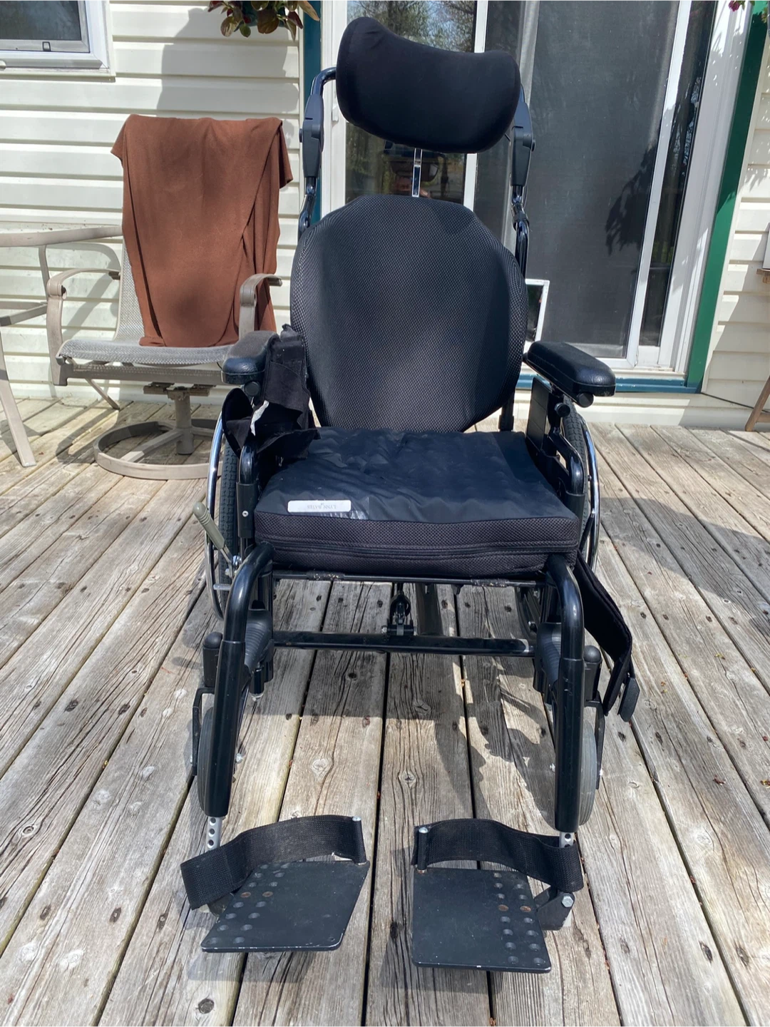 Wheel chair with head rest - photo 4