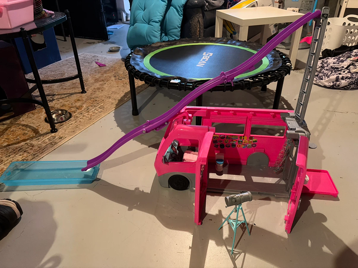 Barbie Camper Van Playset - photo 2