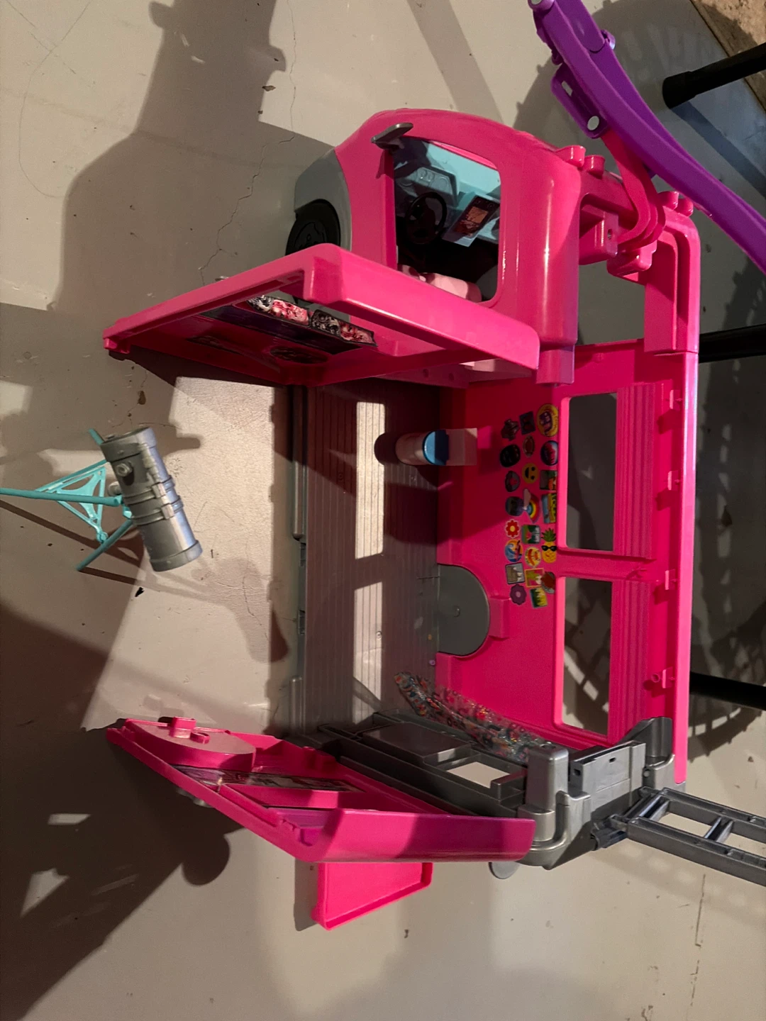 Barbie Camper Van Playset - photo 3
