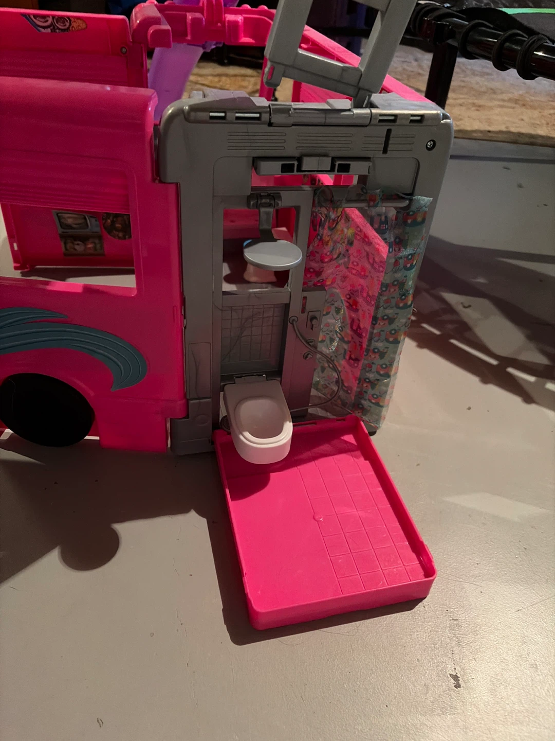 Barbie Camper Van Playset - photo 4