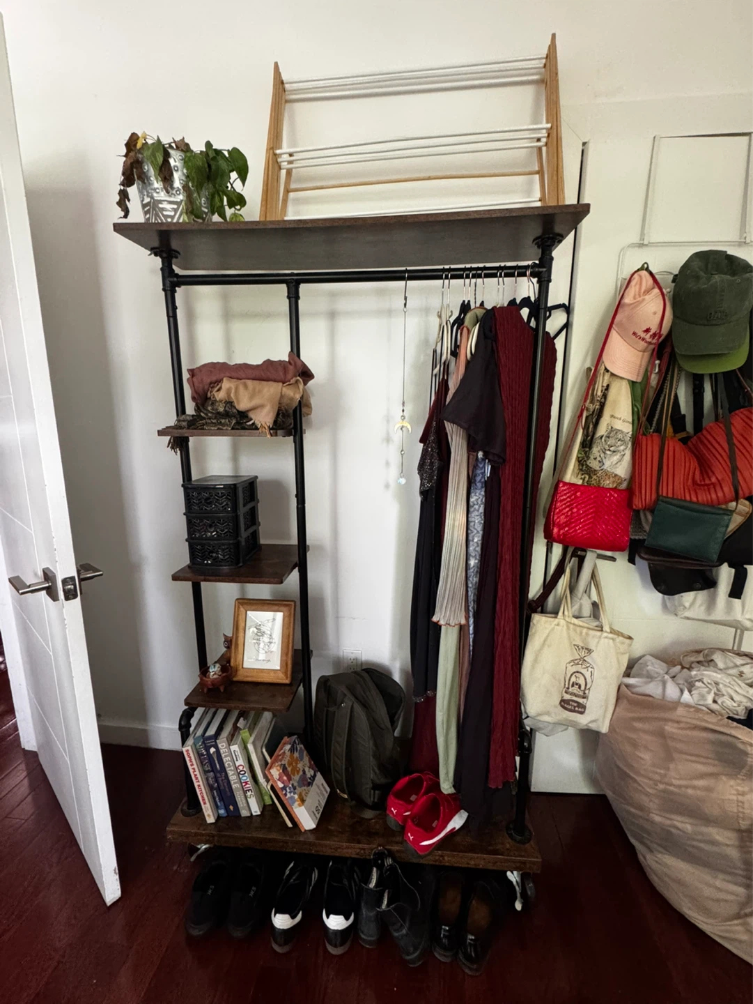 Clothing rack with shelves - photo 2
