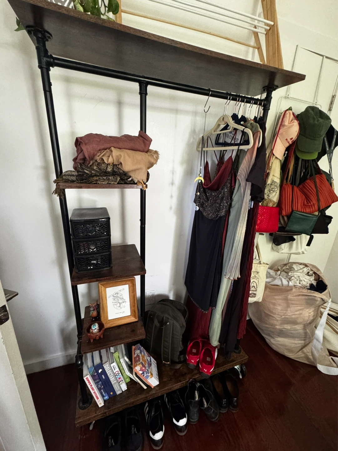 Clothing rack with shelves - photo 4