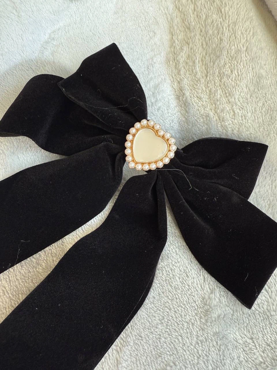 Black velvet bow with a pearl heart - photo 2