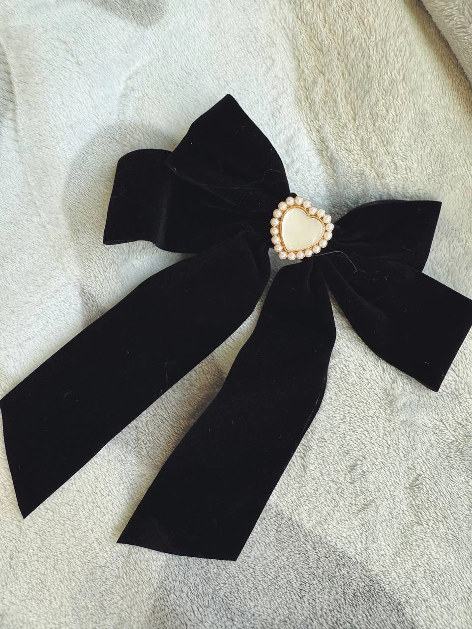 Black velvet bow with a pearl heart - photo 4