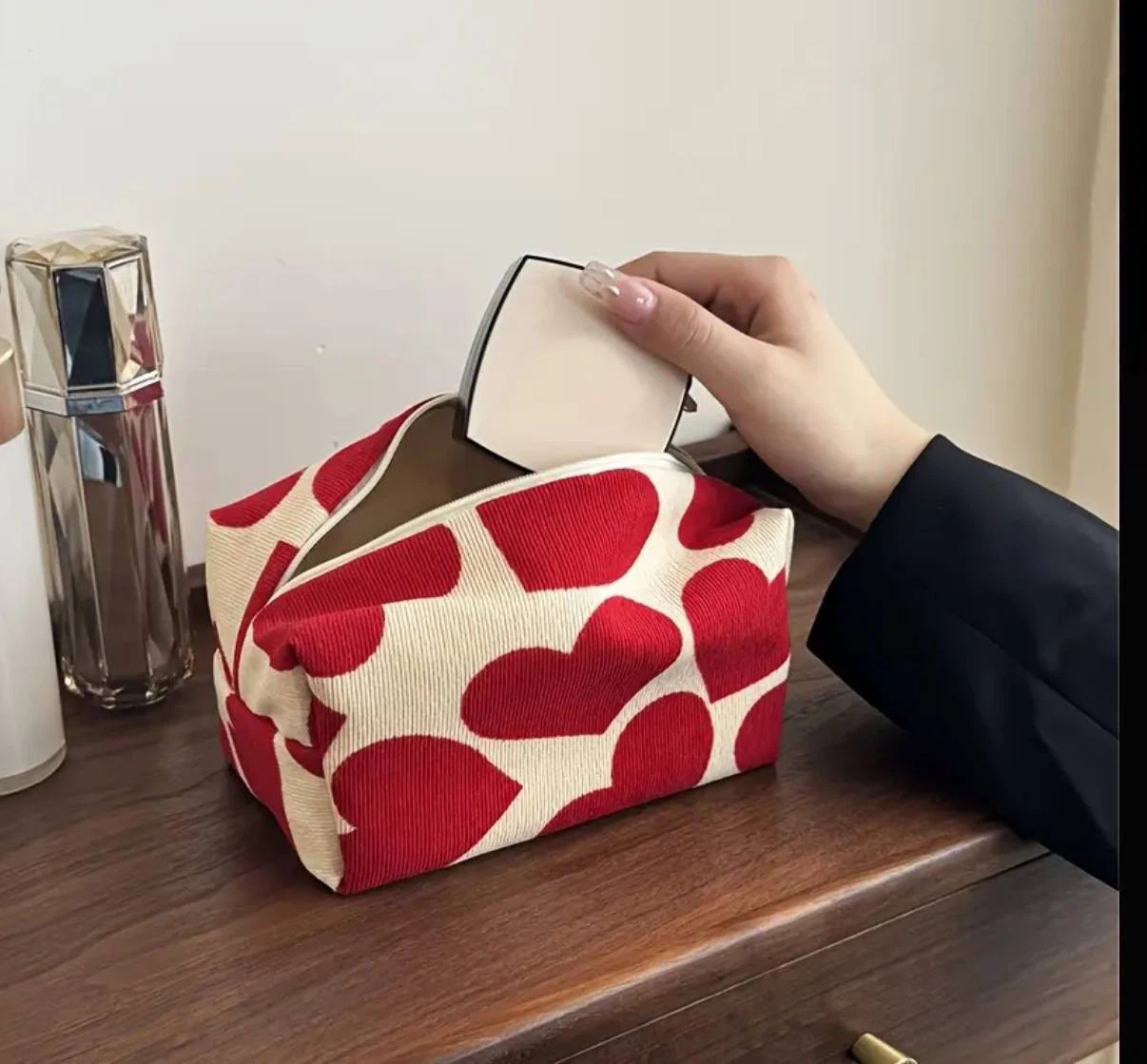 Cute Red Heart Makeup Bag - photo 4