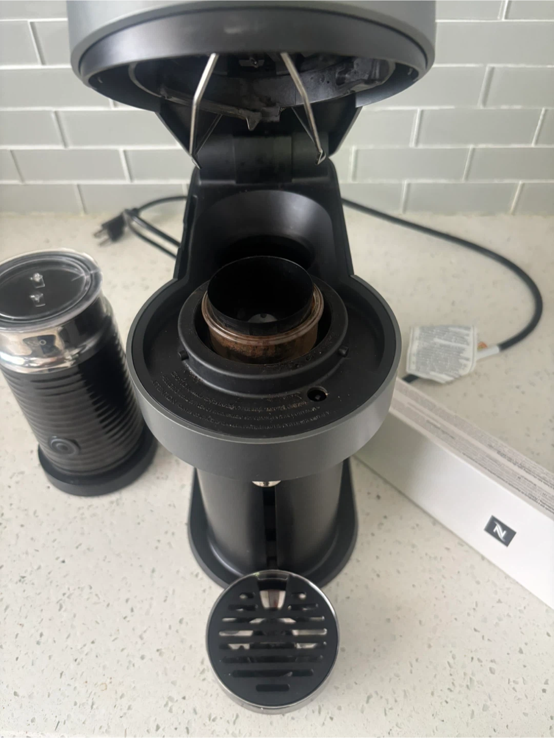 Nespresso Vertuo Coffee Machine with Aeroccino Milk Frother - photo 4