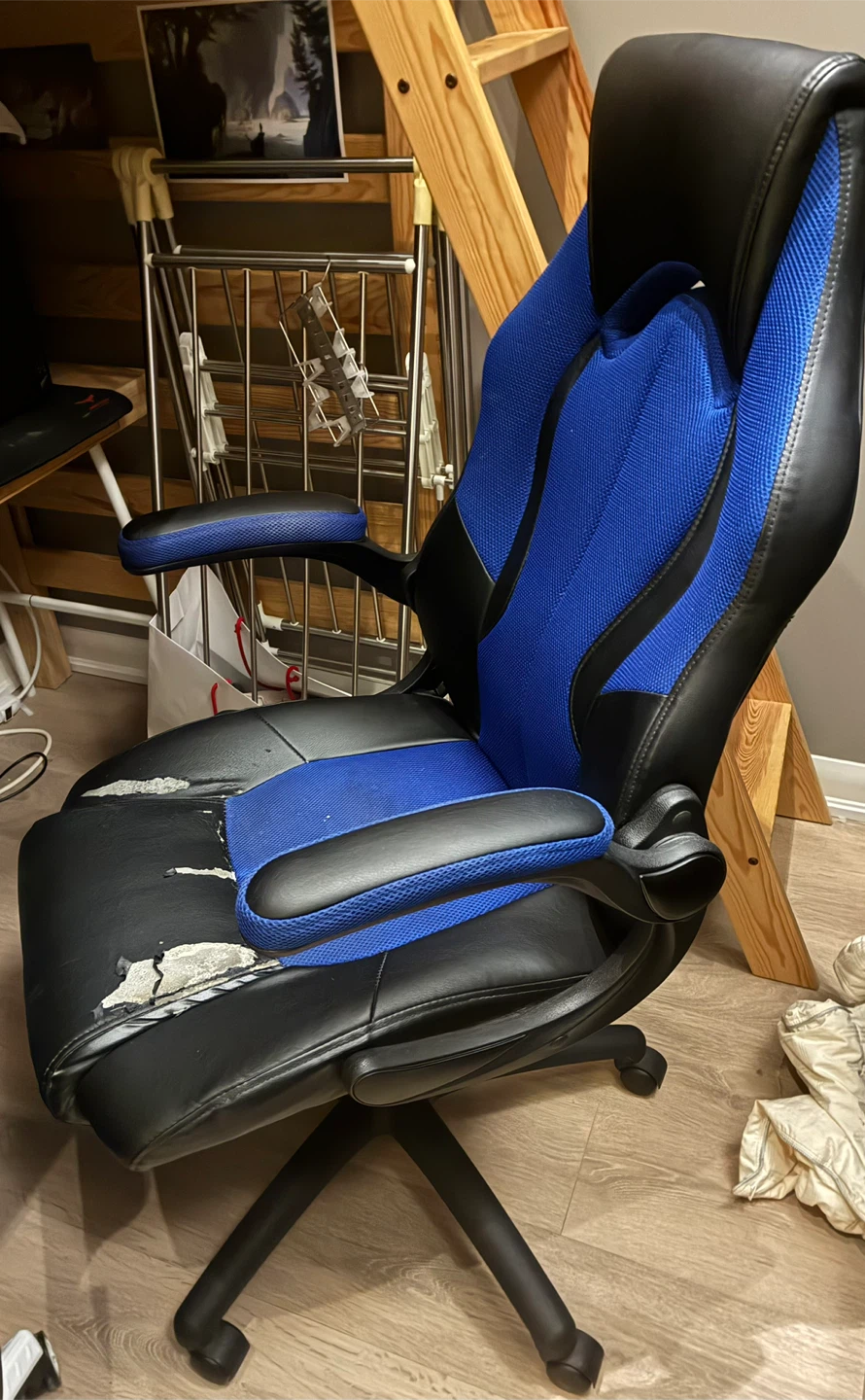 Giving away gaming chair (free!) - photo 2