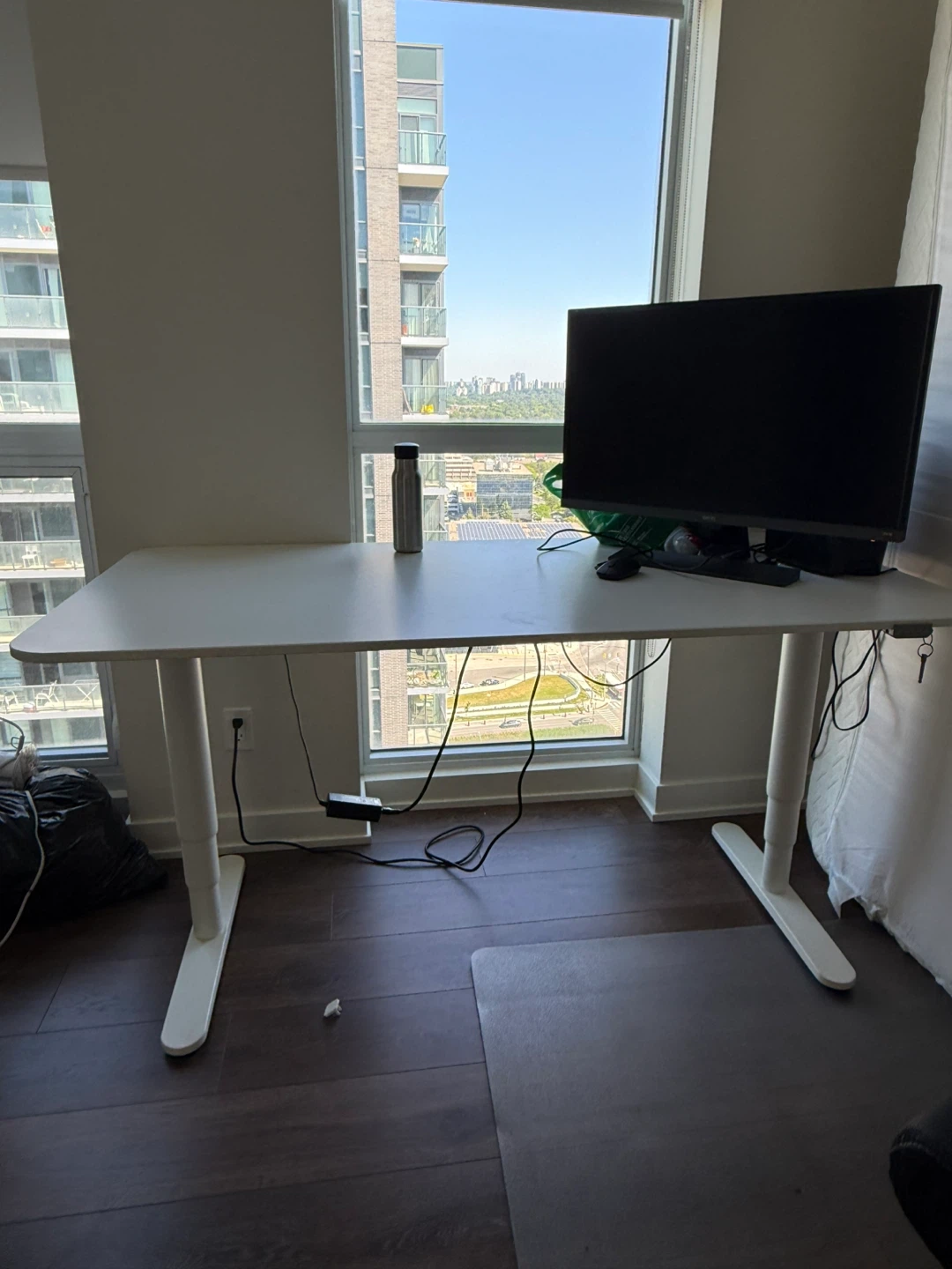 White Standing Desk (height adjustable ) - photo 2