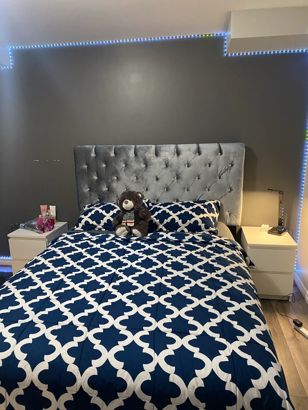 Queen Size Tufted Velvet Headboard and Bed Frame - photo 4