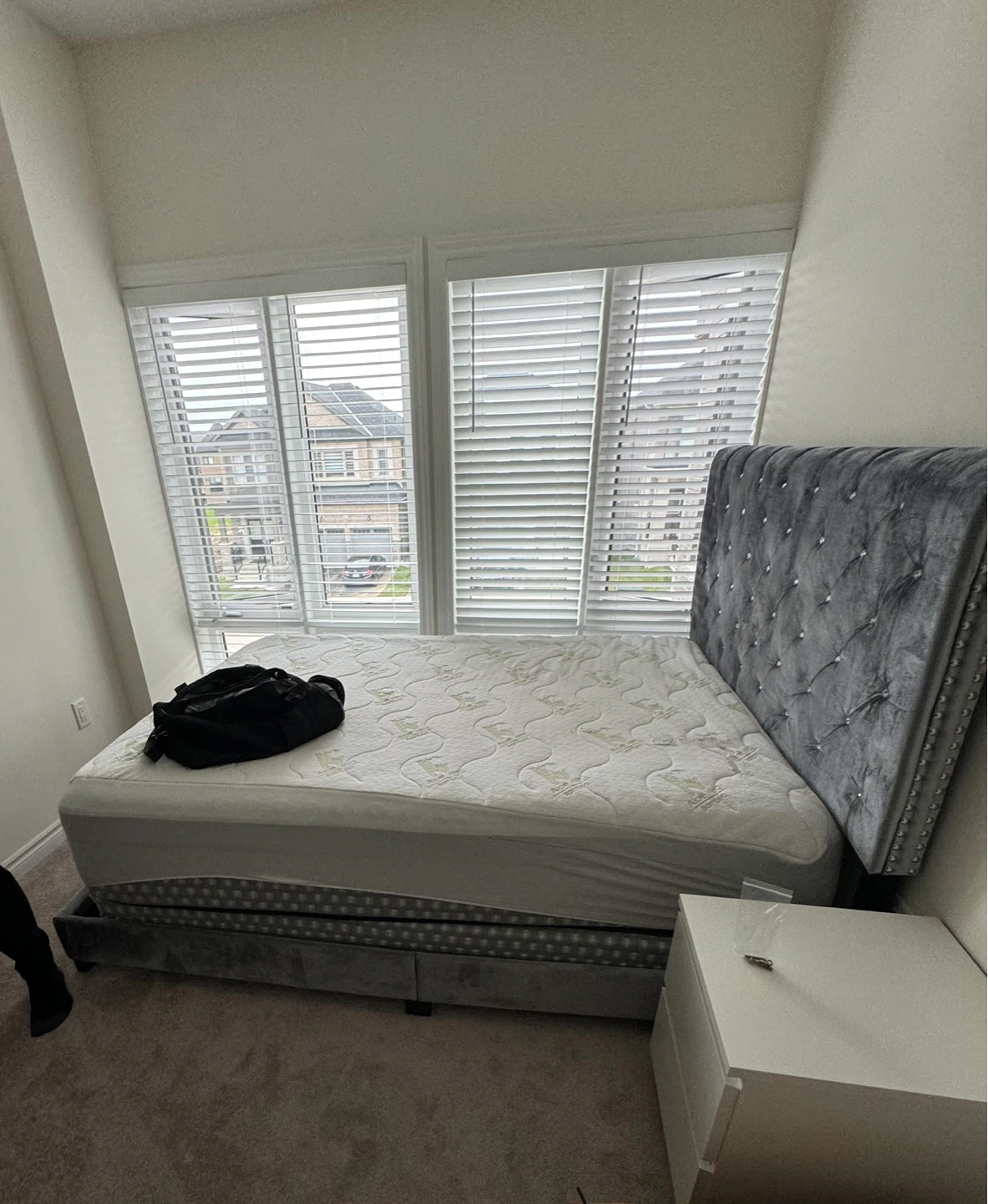 Queen Size Tufted Velvet Headboard and Bed Frame - photo 2