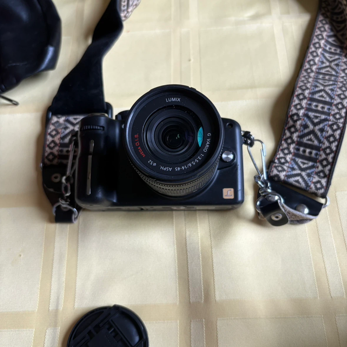Panasonic Camera with extra lens and bag - photo 2