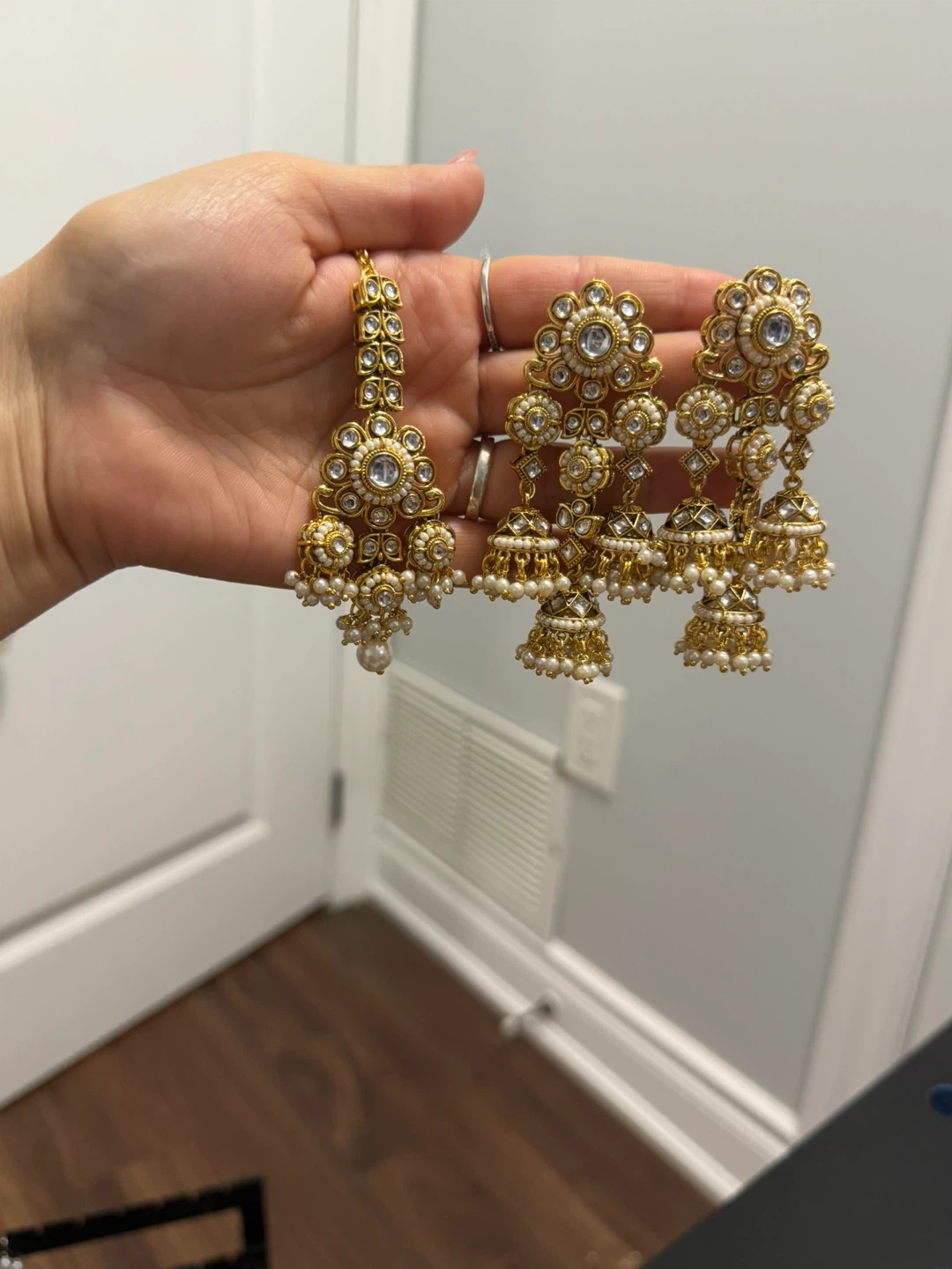 Indian Jewelry Set with Earrings and Tikka