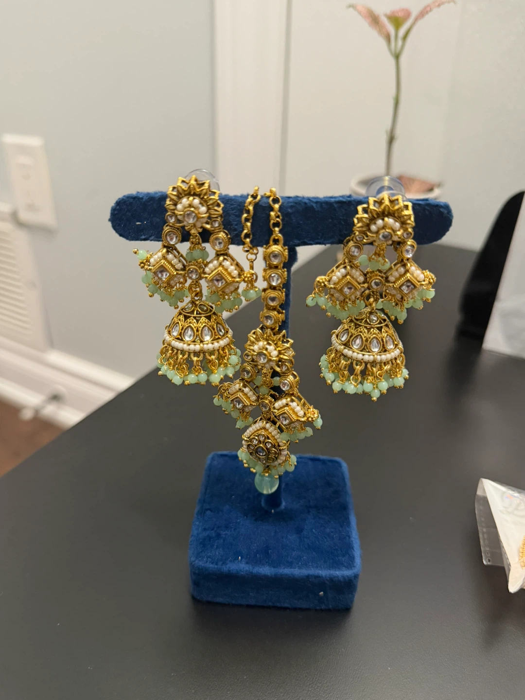Indian Jewelry Set with Earrings and Tikka - photo 4