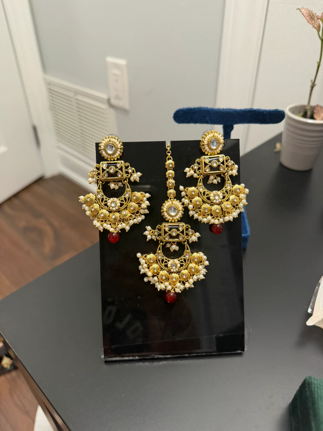 Indian Jewelry Set with Earrings and Tikka - photo 5