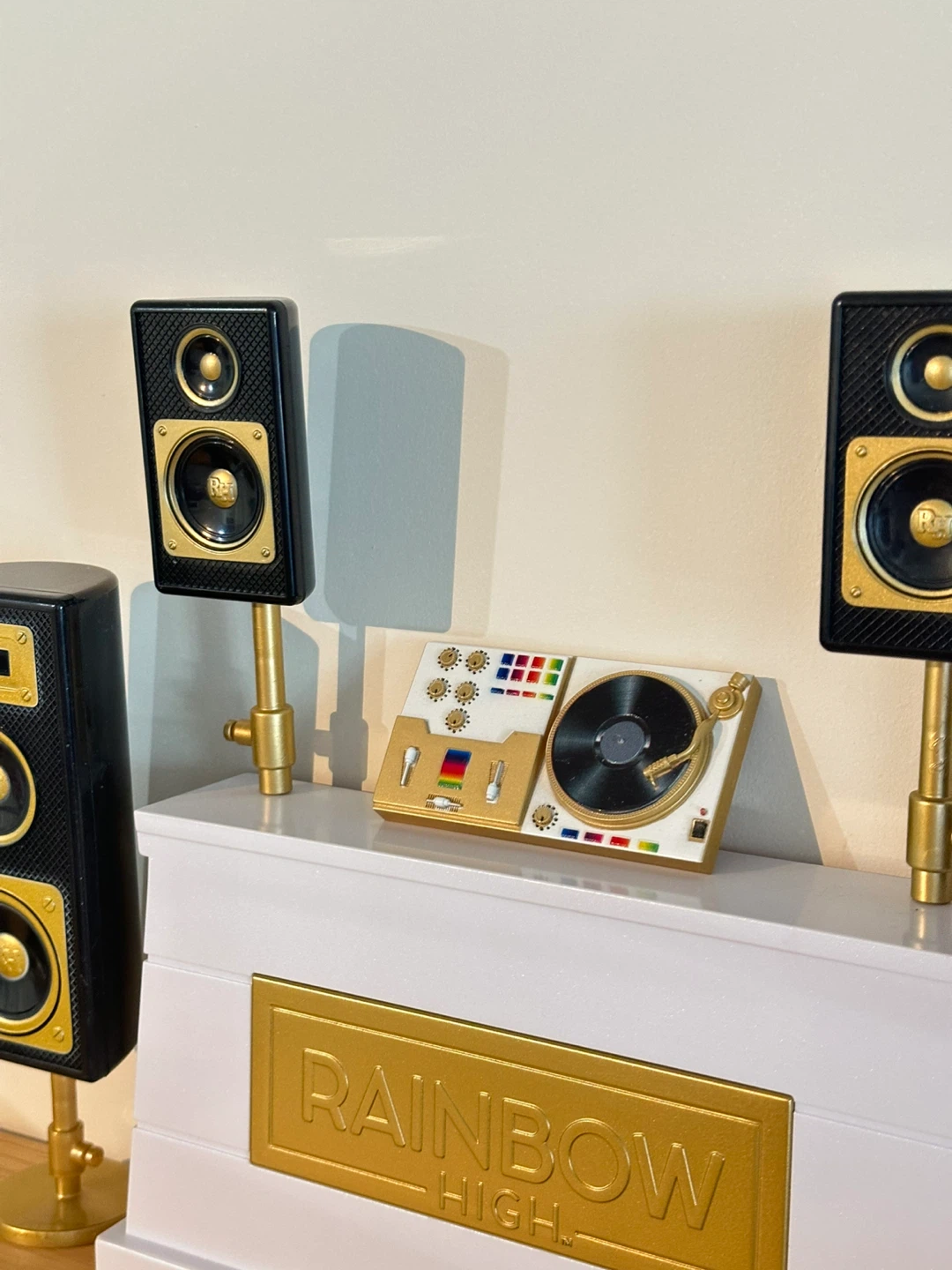 Music Playset Rainbow High DJ Booth with Speakers for Dolls - photo 2