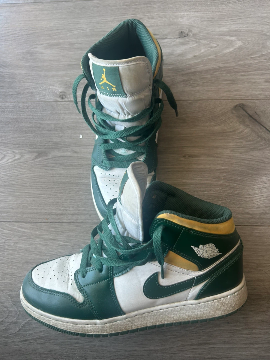 Air Jordan 1 High OG Sneakers size 40