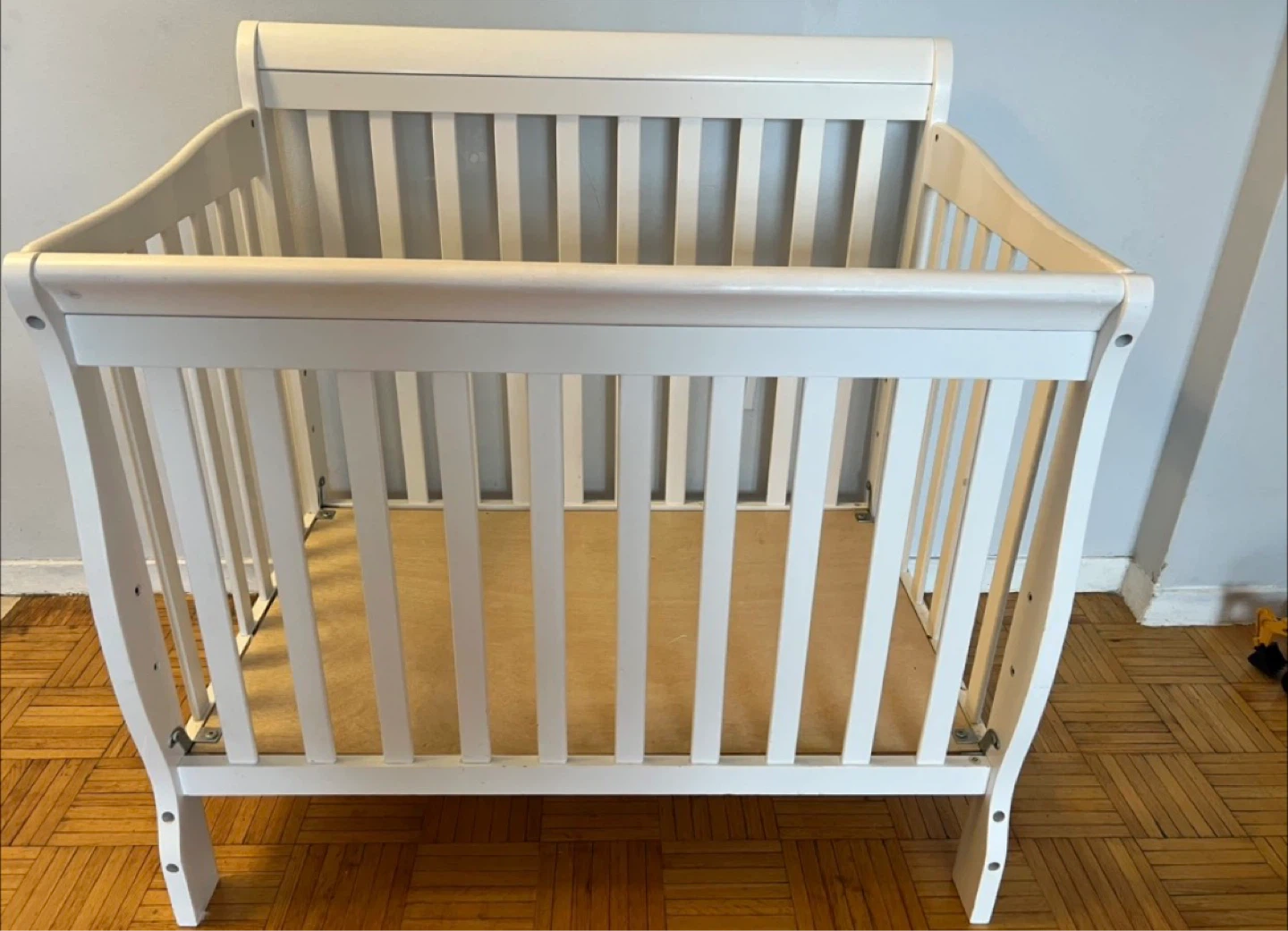 White Wooden mini Crib - photo 2