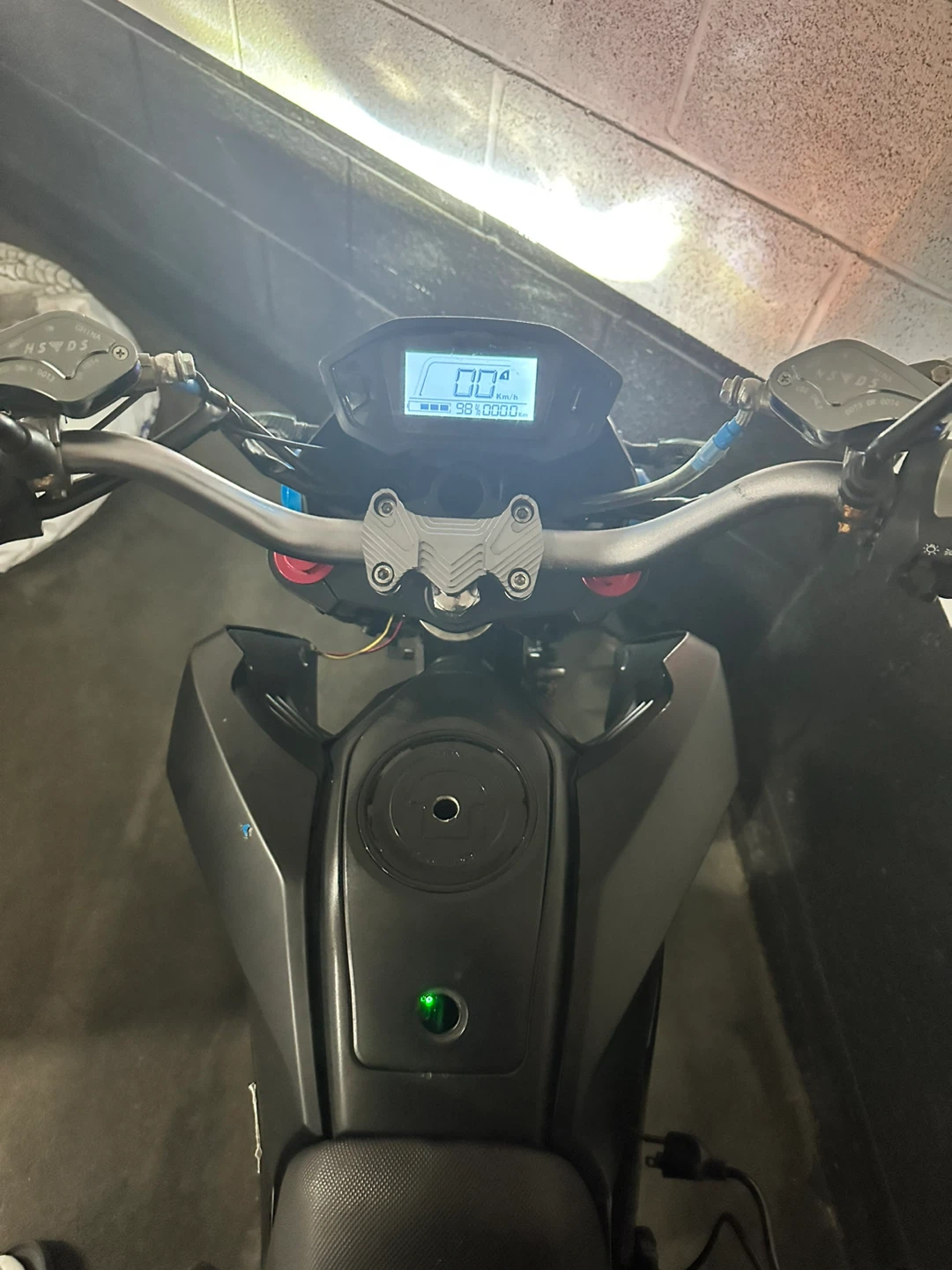 ( NEED SOLD ASAP) Emmo Knight Turbo E-Bike 72 km/h - photo 4