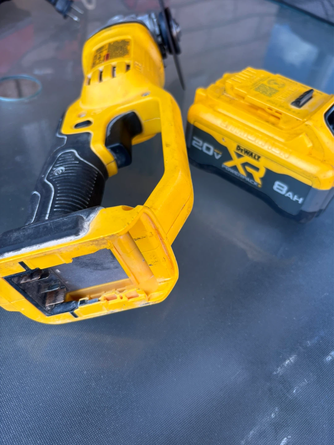 DEWALT 20V MAX XR POWERPACK 8AH Angle Grinder Kit - photo 5