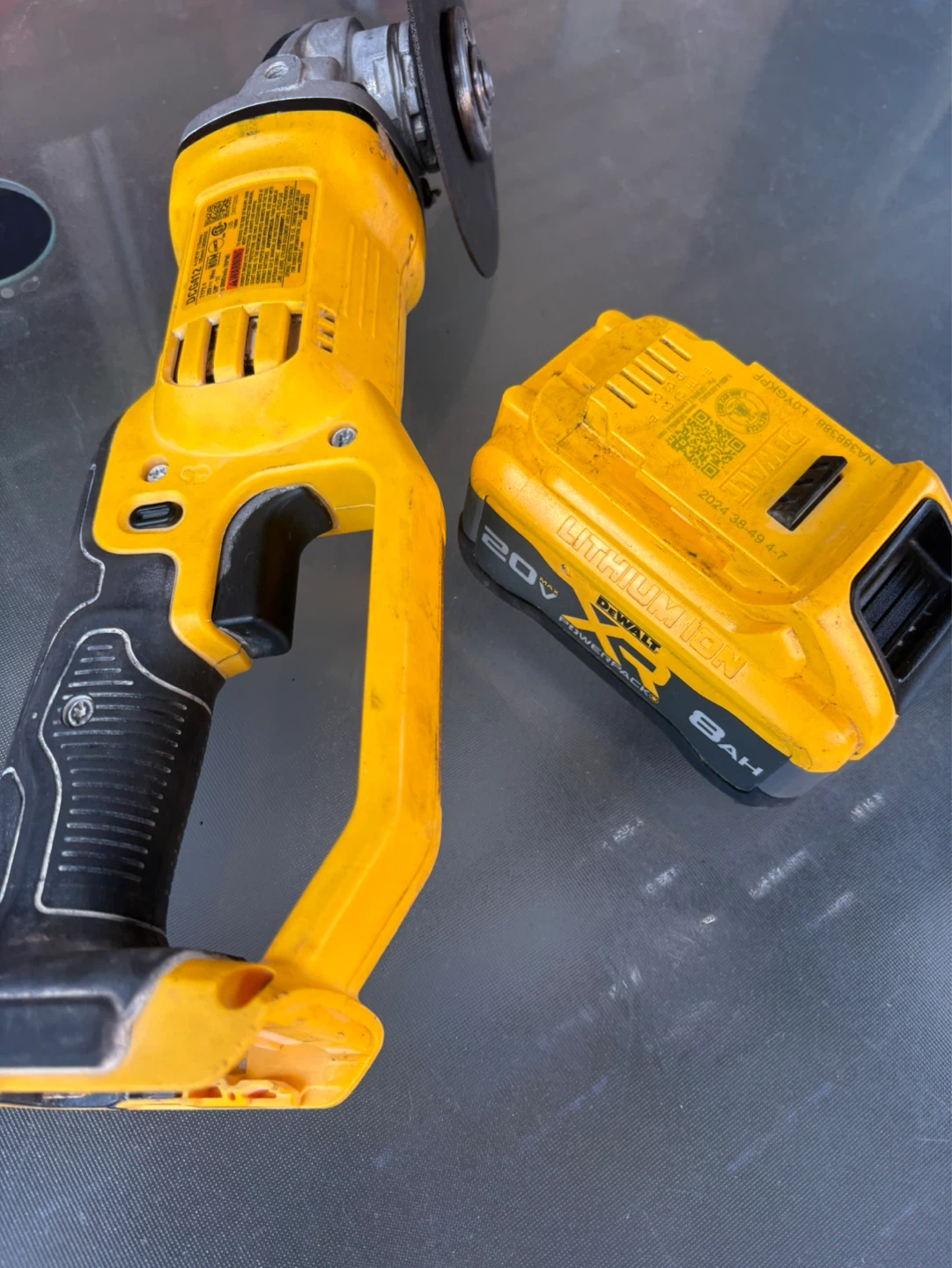 DEWALT 20V MAX XR POWERPACK 8AH Angle Grinder Kit - photo 4
