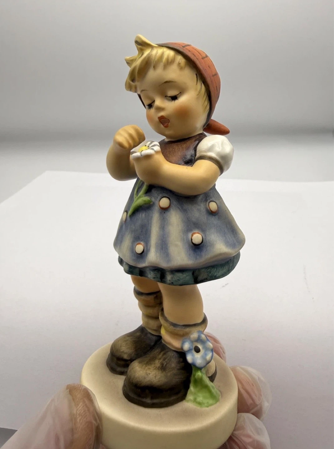1972 Goebel Hummel “Daises Don’t Tell” #380