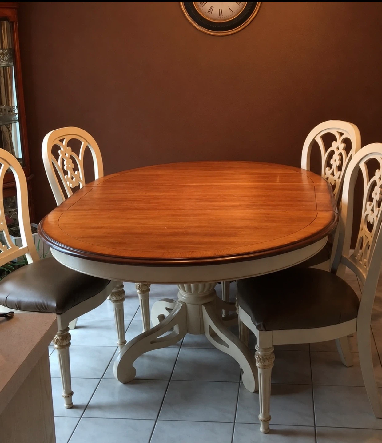 Dining room table with 6 Chairs
