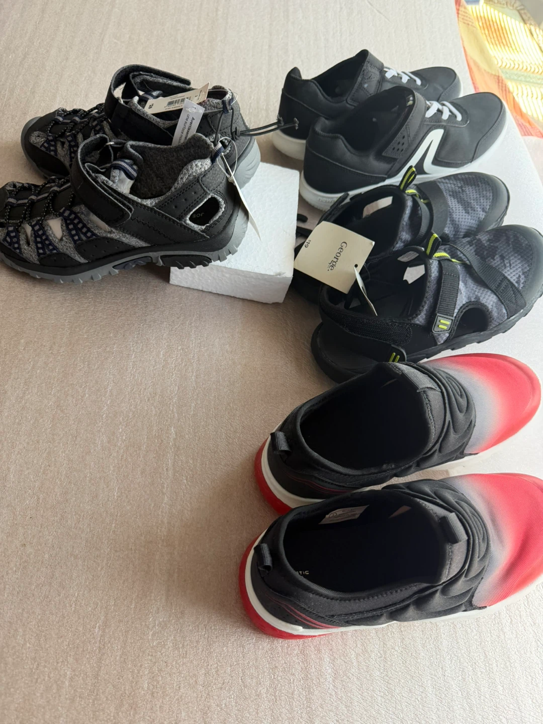 BOYS SIZE 3 RUNNING SHOES & SANDALS - photo 5