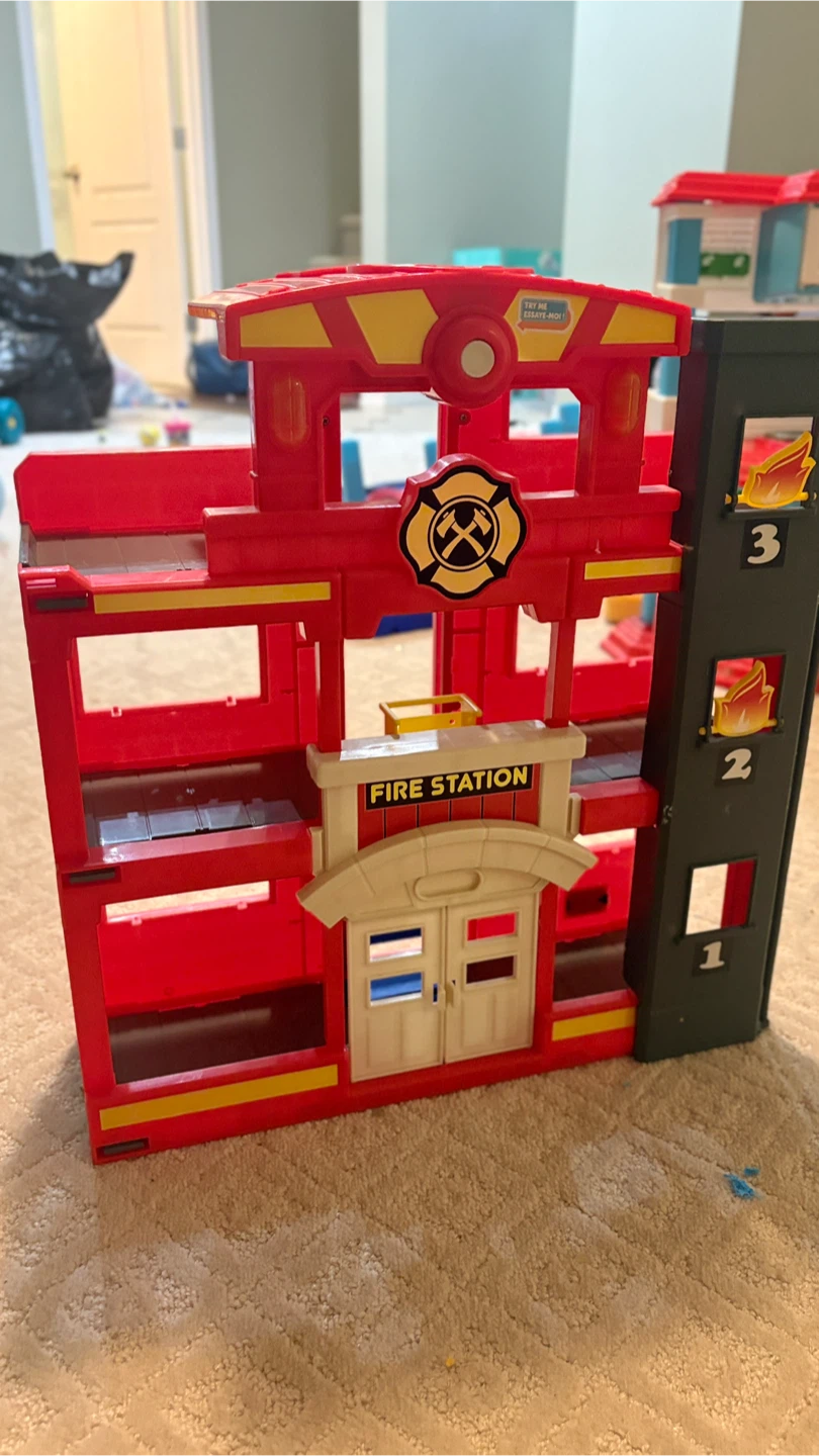 VTech Go! Go! Smart Wheels Save the Day Fire Station - photo 2