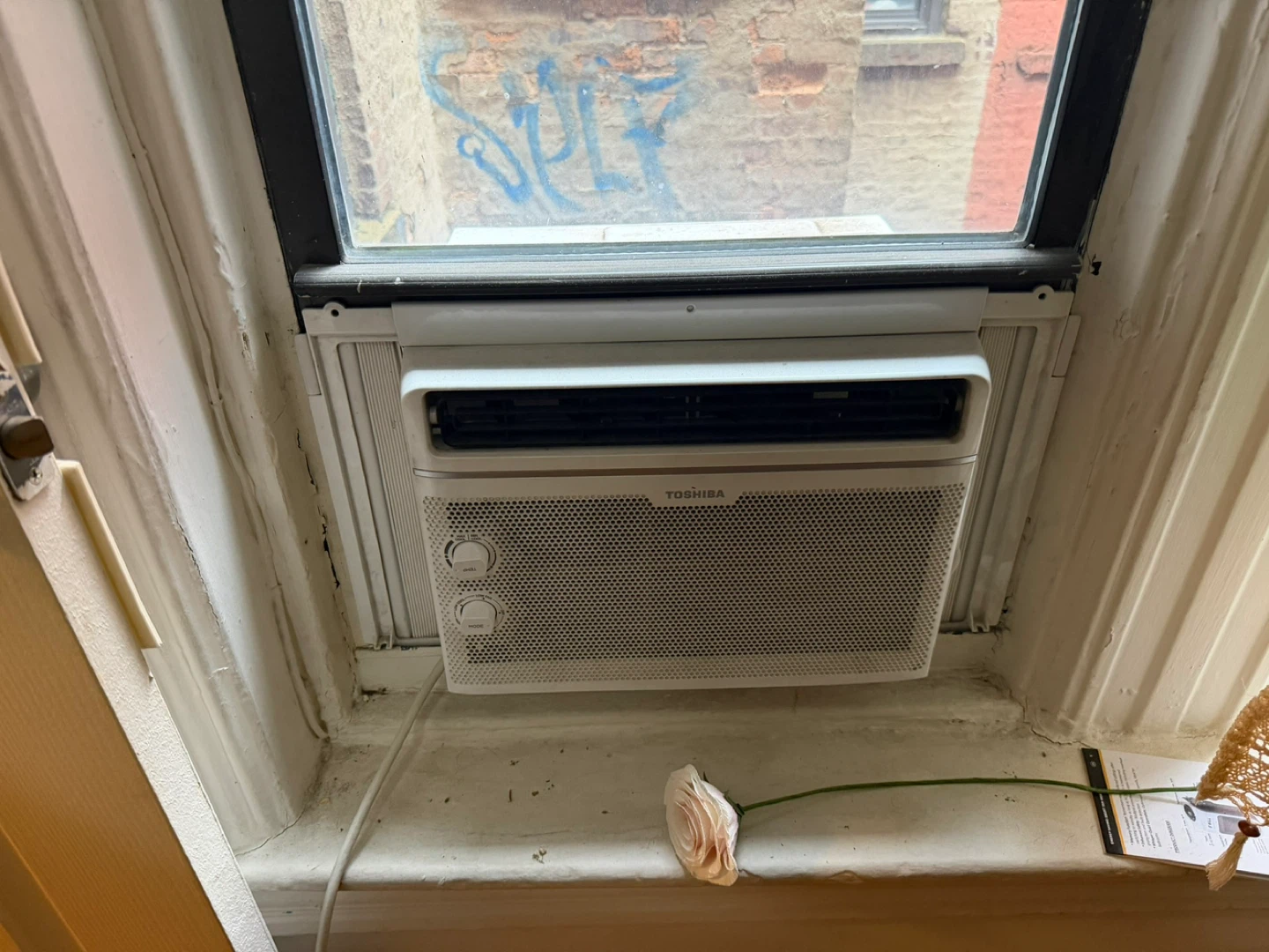 Toshiba Window Air Conditioner - photo 4