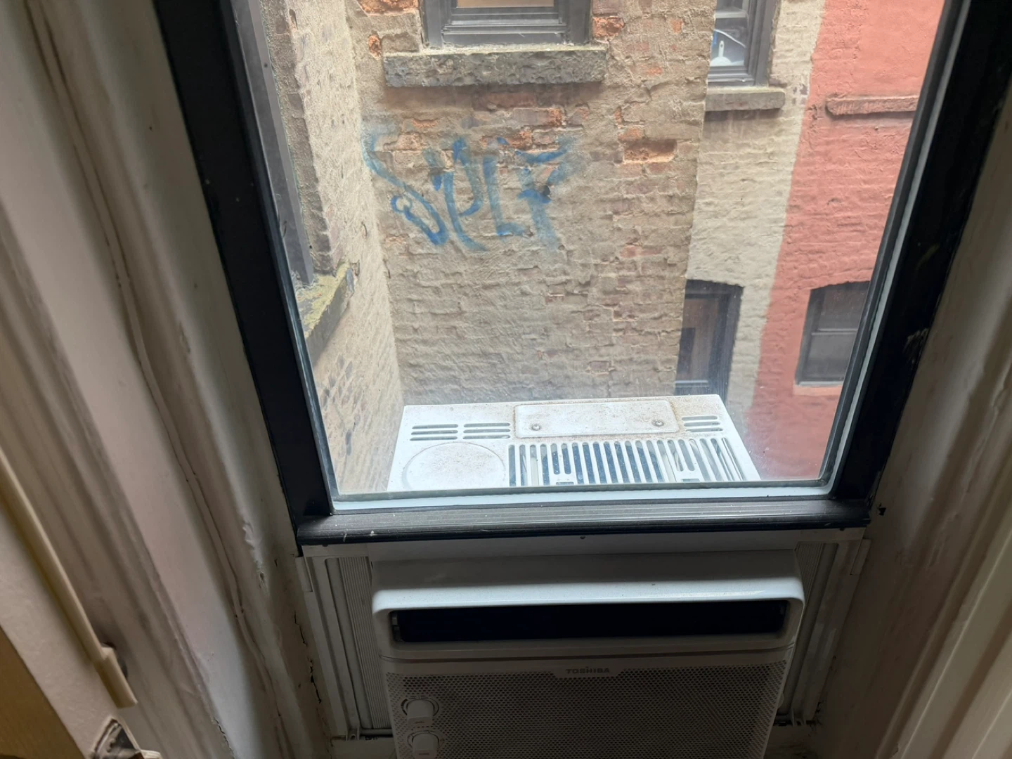 Toshiba Window Air Conditioner - photo 3