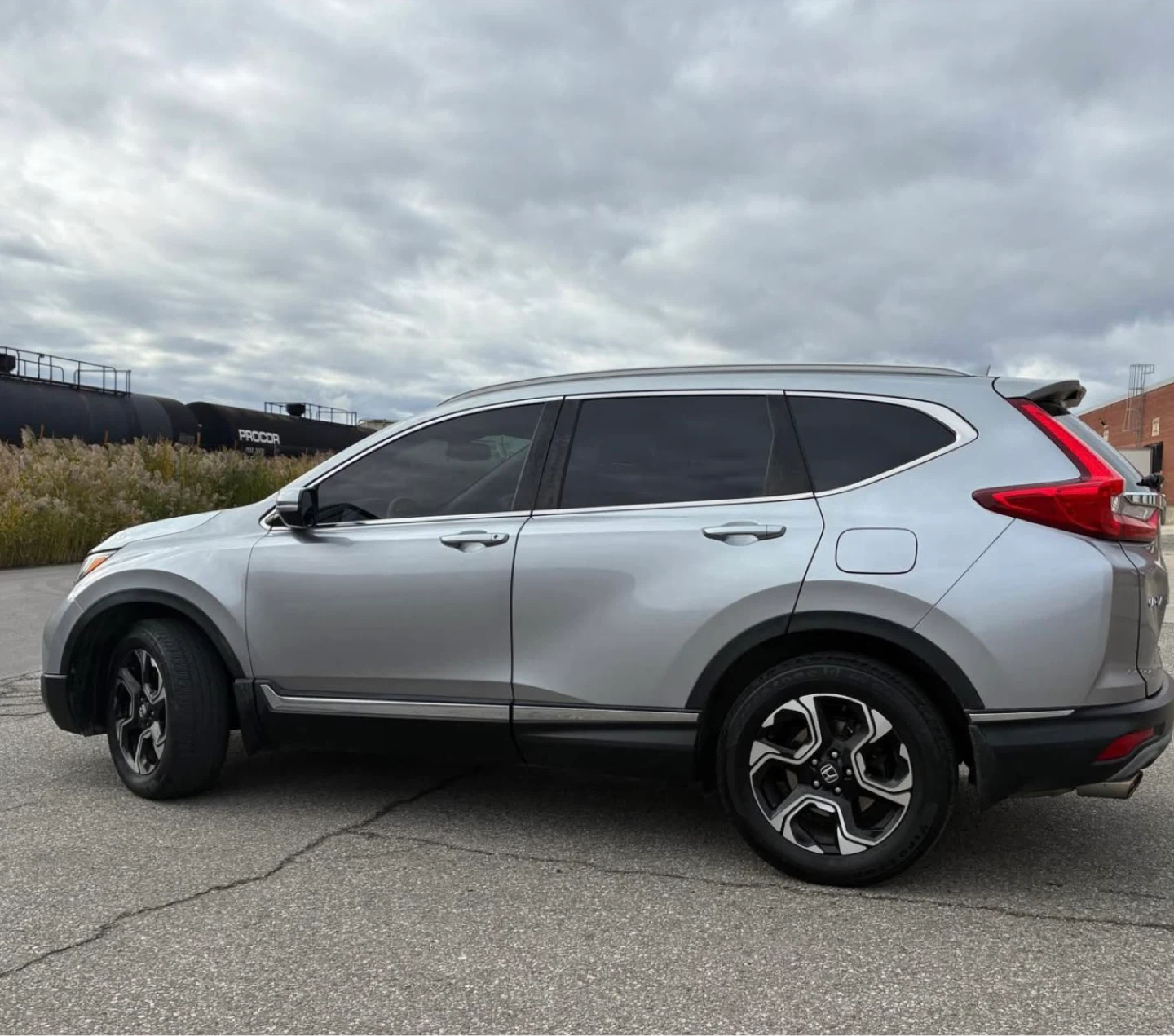 Honda CR-V AWD 2017 Silver with Sun Roof - photo 2