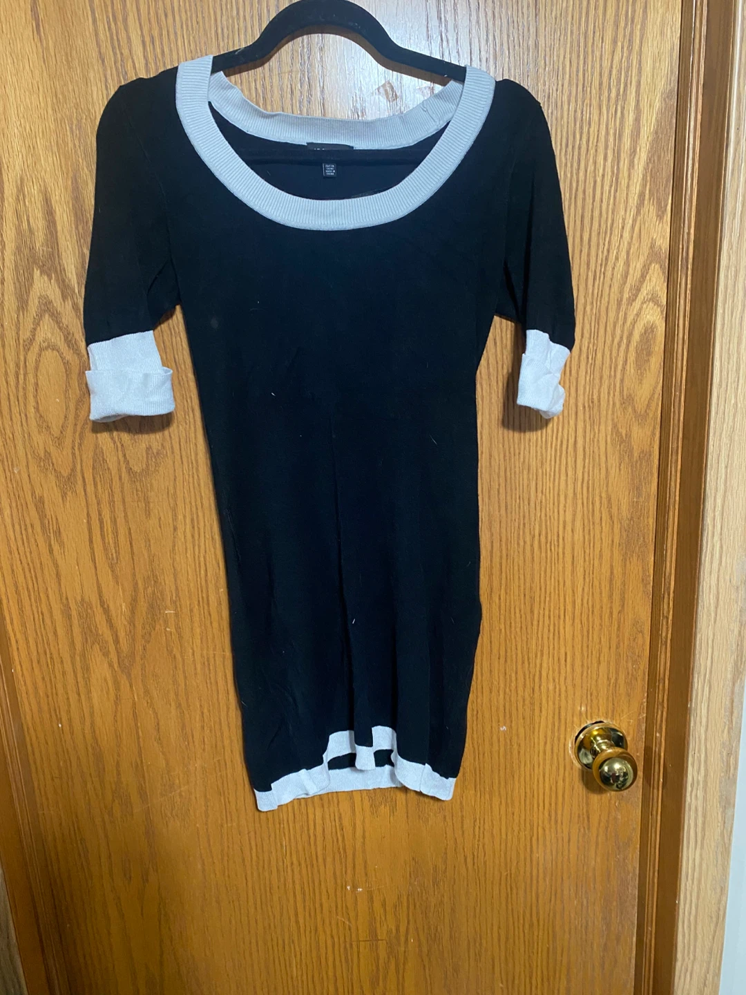 Black & White Contrast Scoop-Neck Knit Dress