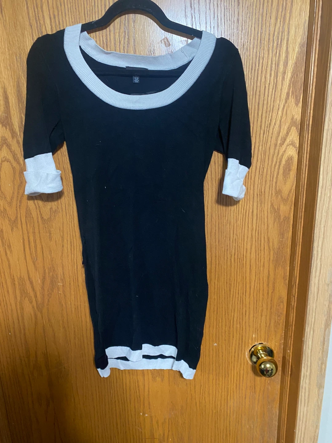 Black & White Contrast Scoop-Neck Knit Dress - photo 2