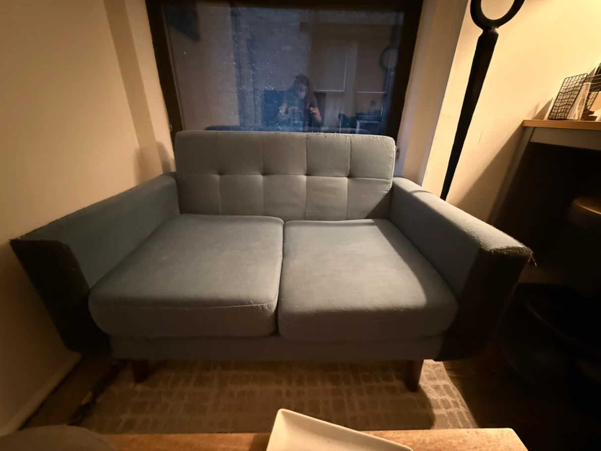 Couch - photo 2