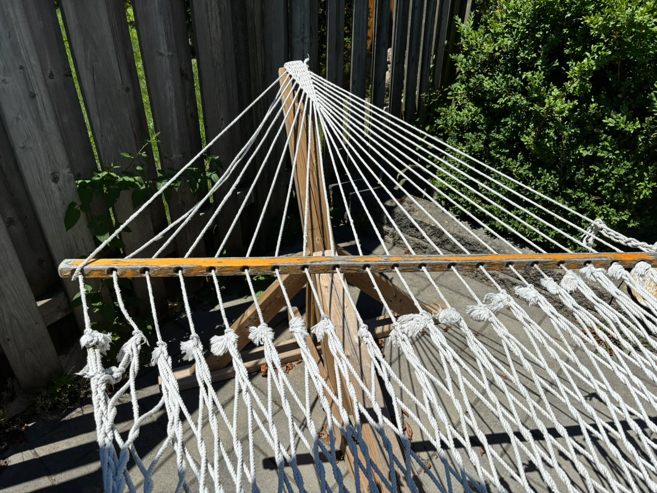 White Rope Hammock with Wooden Stand - photo 3