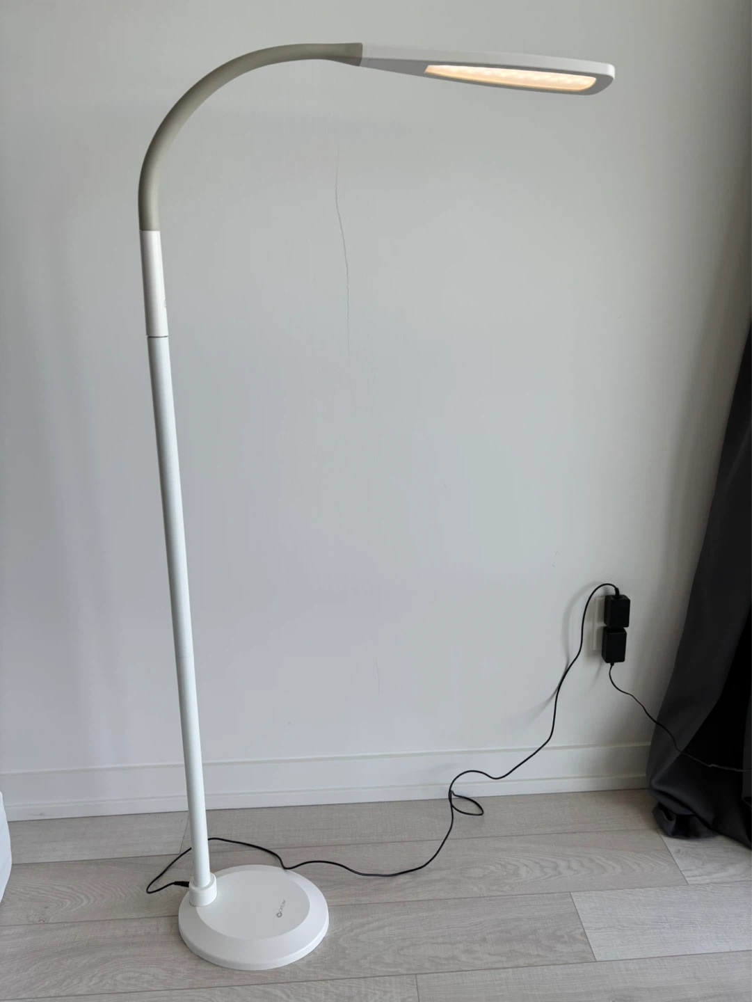 OttLite Floor Lamp white - photo 2