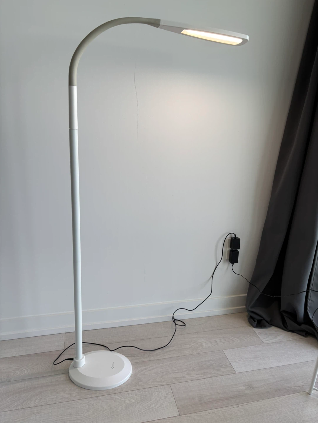 OttLite Floor Lamp white