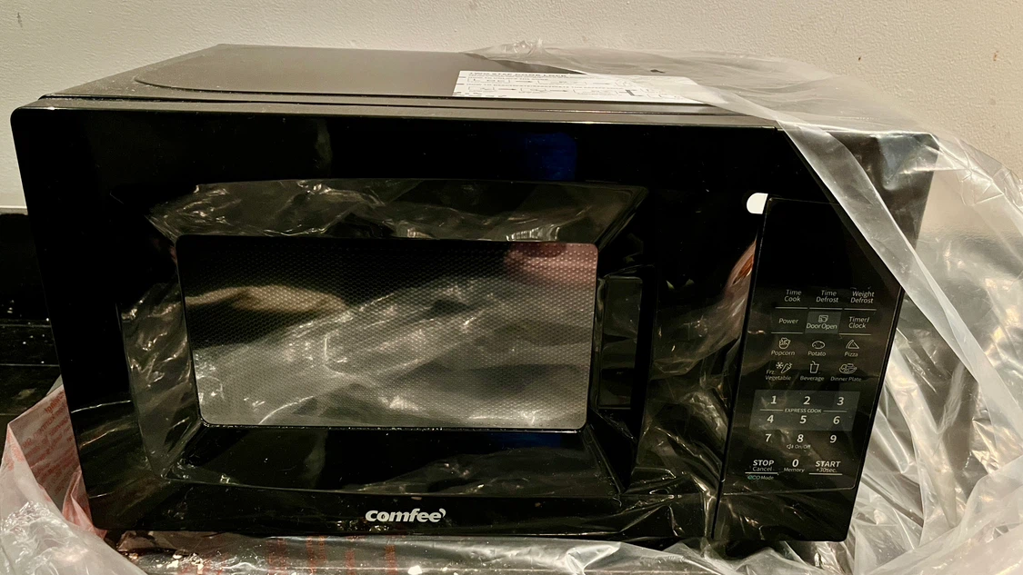 NEW Comfee Black Microwave