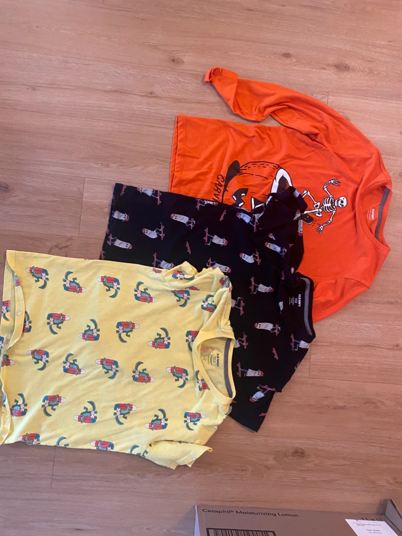 Old Navy Boys' Graphic T-Shirts - XL (14-16)