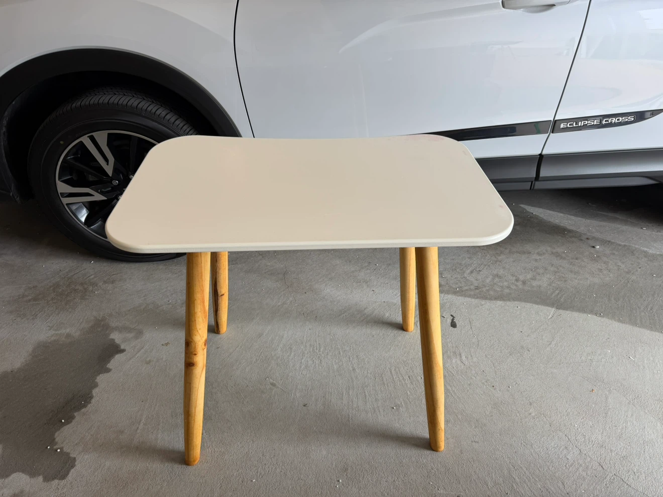 White Table with Wooden Legs - photo 2