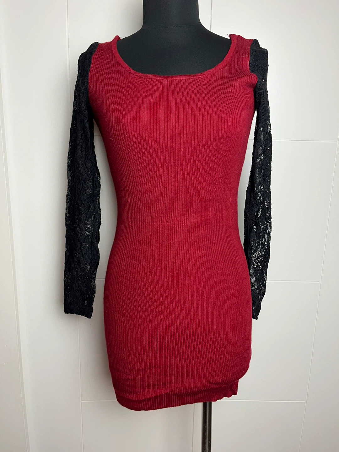 MINGYI FANG Red Lace Sleeve Dress