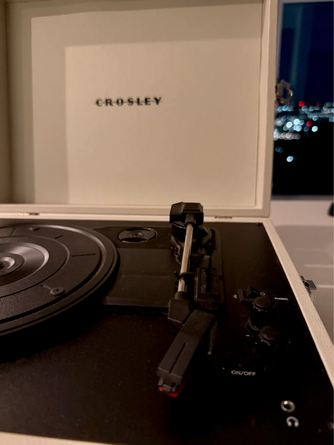 $105 UNUSED STILL BOXED CROSLEY CREAM BLUETOOTH RECORD PLAYER - photo 3