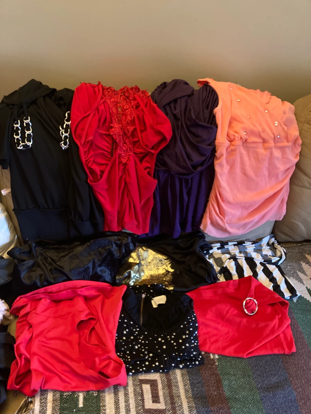 10 Women's sleeveless or short sleeve Tops