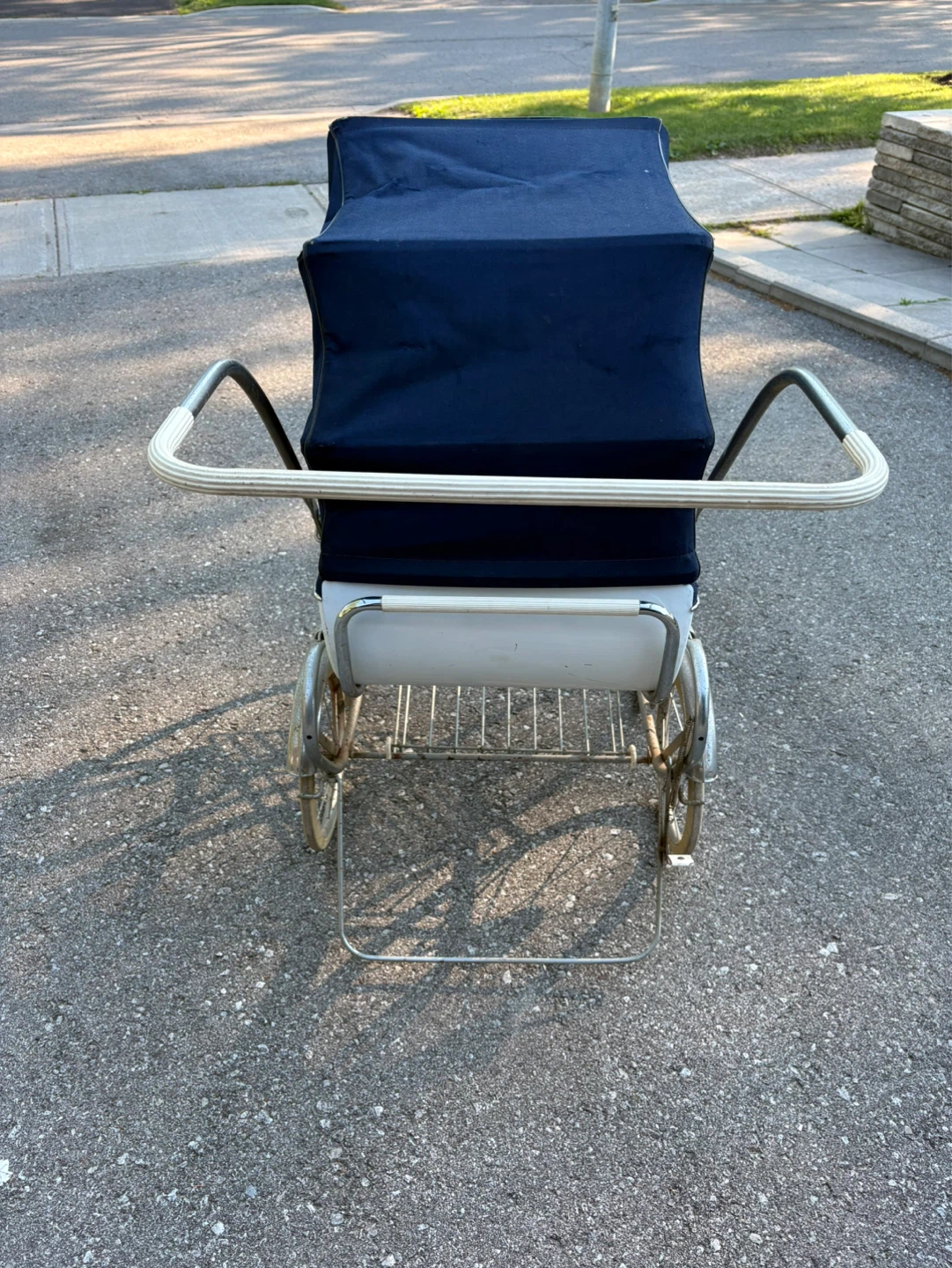 Lloyd "Orillia Canada" vintage baby carriage - photo 3