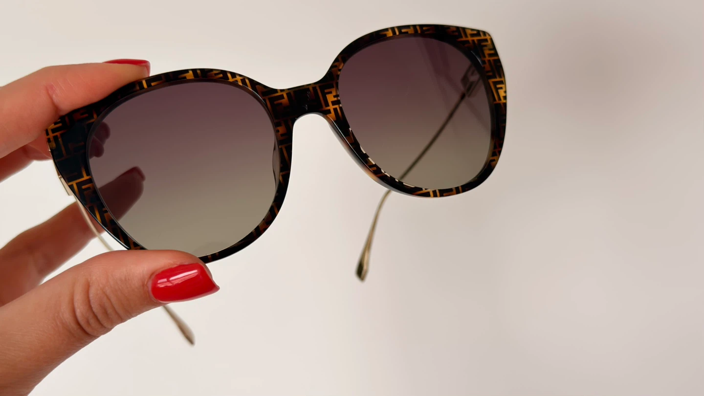 Authentic Fendi Brown Cat Eye Ladies Sunglasses FE40047 - photo 4