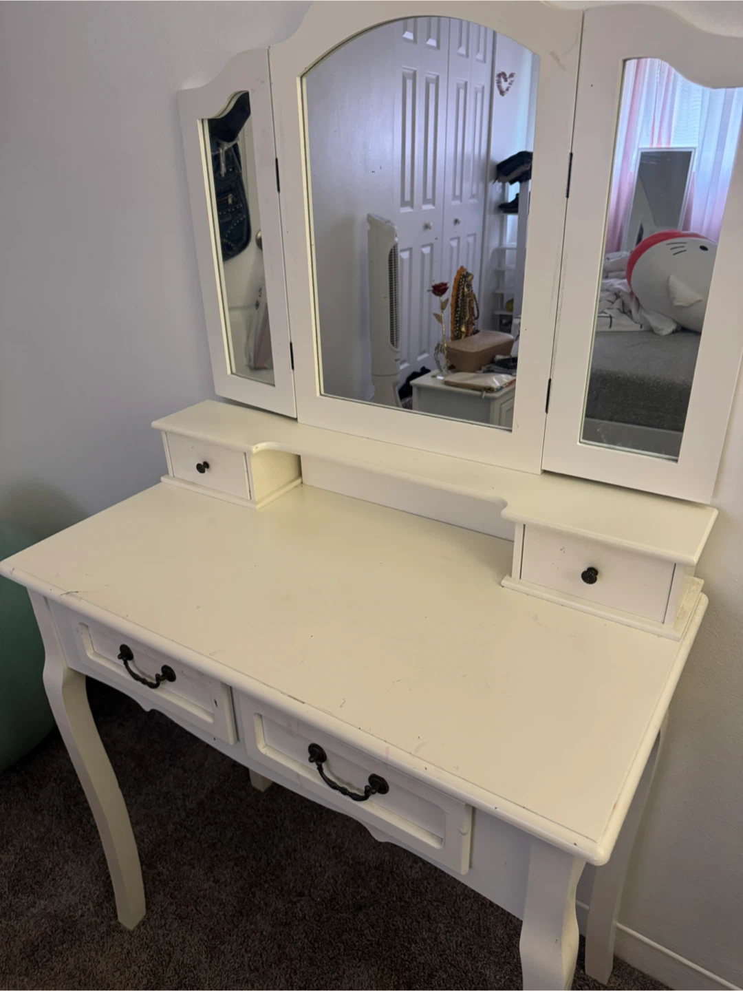 White Vanity Table with Tri-Fold Mirror - photo 2